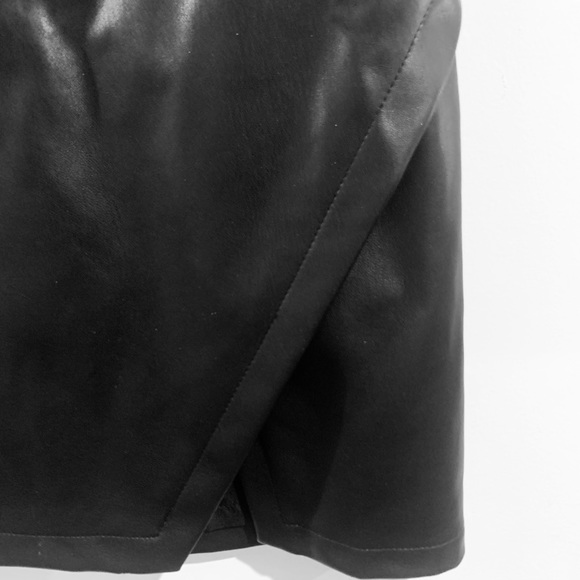 Loft Faux Leather Wrap Skirt Size 4 - Picture 6 of 6